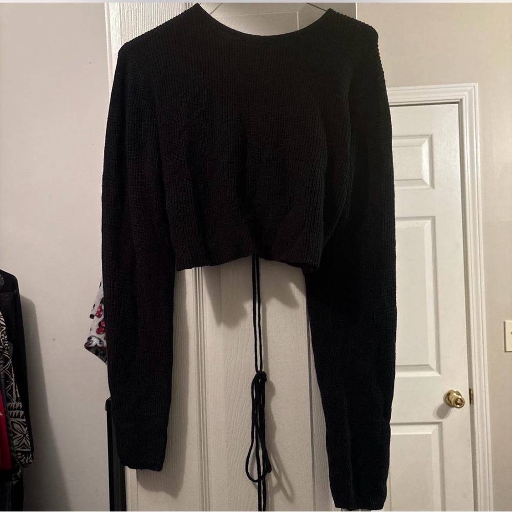 Black long sleeves crop top with lace up back